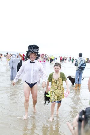 tenby boxing day swim 24 sm.jpg